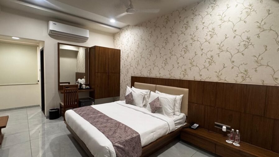 GRAND ROOM (2)